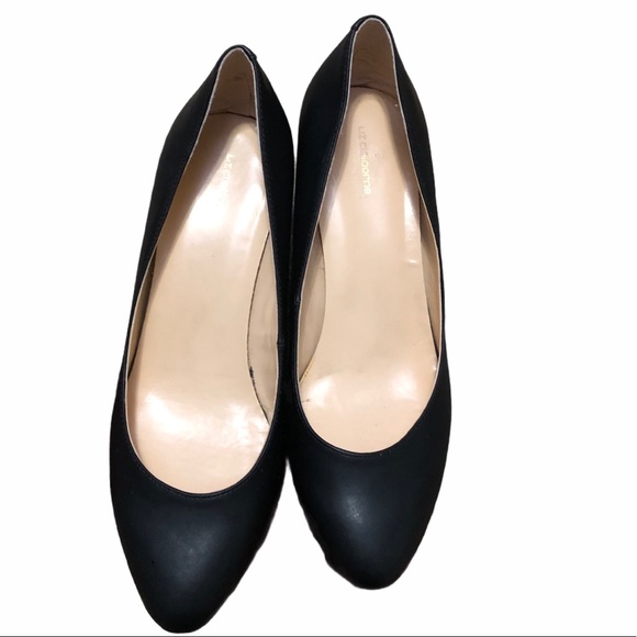 Liz Claiborne Shoes - Liz Claiborne Black Pumps